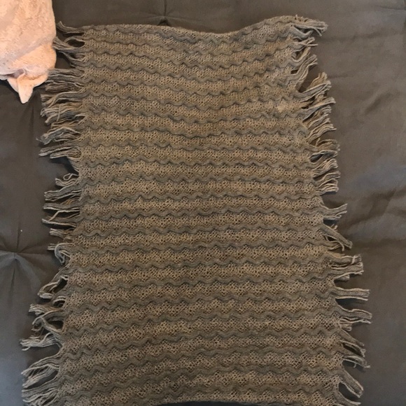 Set of two beautiful wrap scarves! - Picture 2 of 4